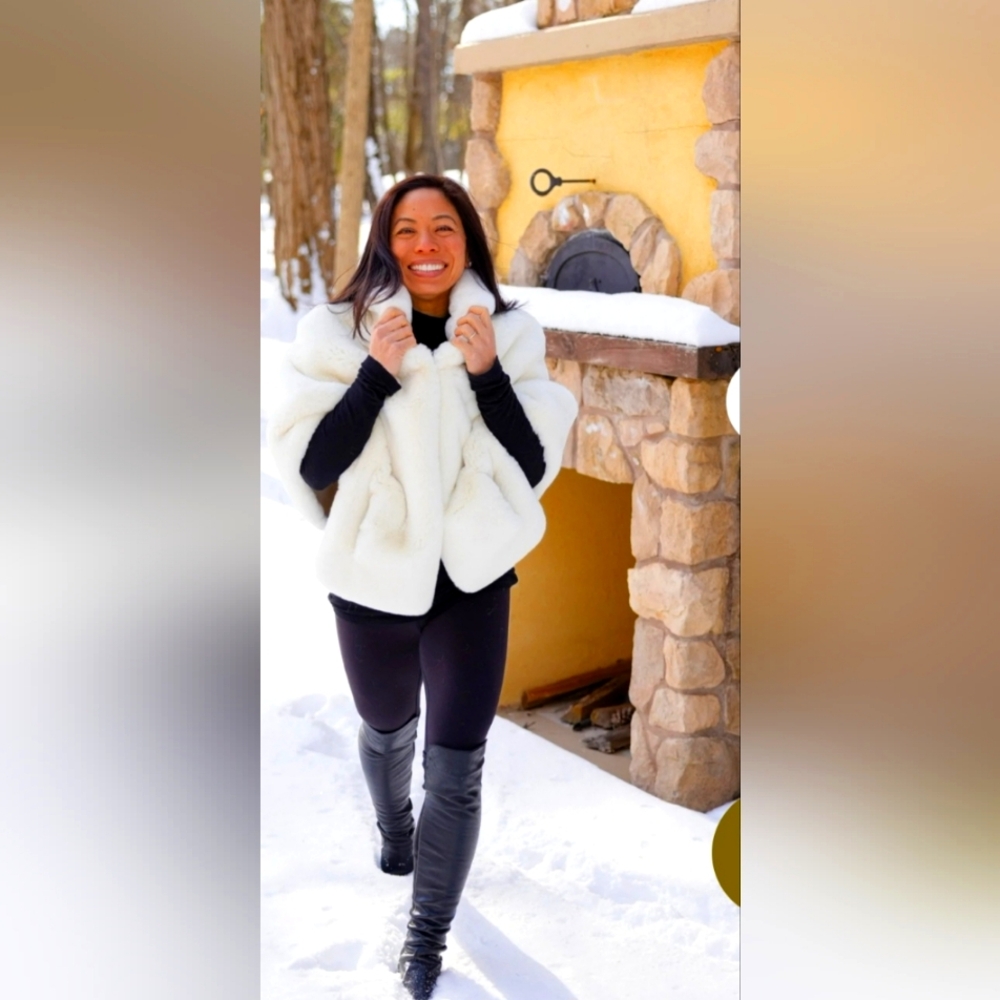 COZY & CHIC FAUX FUR CAPE by PRETTY RUGGED WINTER WHITE/BLACK ONE SIZE